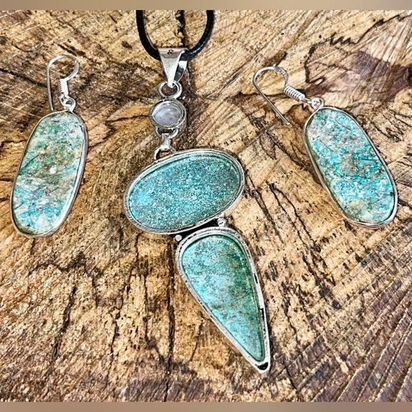 Crystal Pairing of Chrysocolla & Rainbow Moonstone Pendant & Earrings - Picture 4 of 8